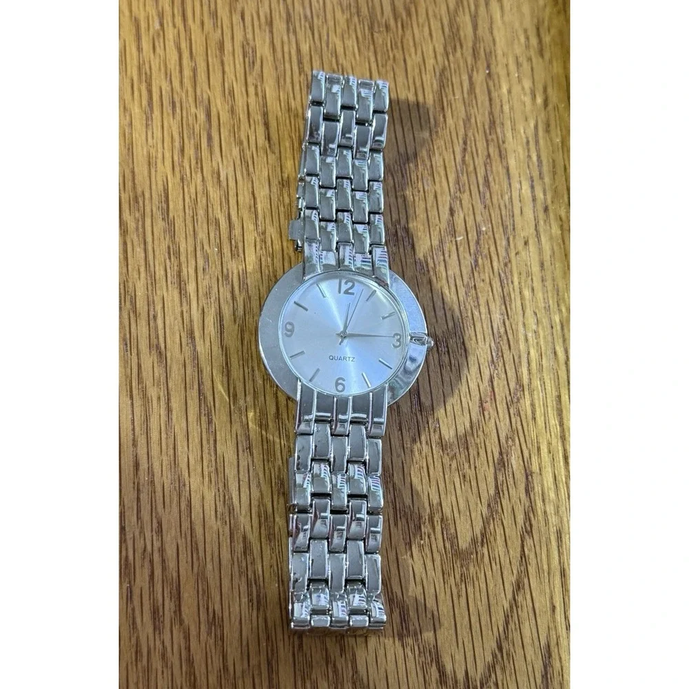 Silver Tone Analog Mens Wrist Watch‎ Stainless Steel Quartz Movement Second Hand